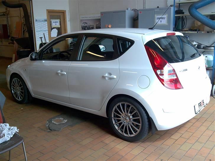 Hyundai I 30 1,6 Crdi SOLGT - Sænket og med 17" alu billede 3