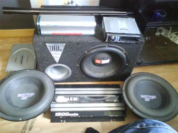 Peugeot 306 solgt - det anlæg der kommer i okay den ene boxter er solgt men ellers skal resten i billede 11