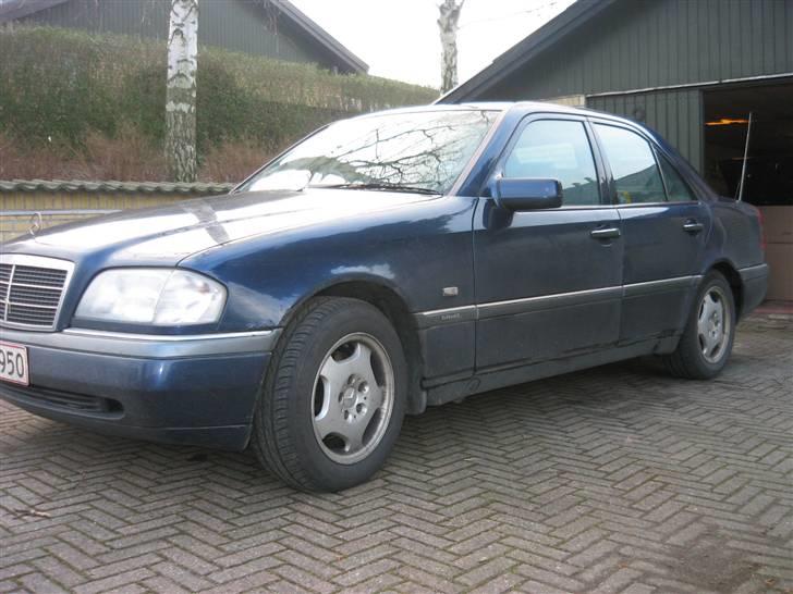 Mercedes Benz C250 diesel SOLGT - Møgbeskidt og næsten lige købt. billede 3