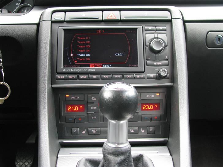 Audi A4 Avant 1,8T Quattro < - Navigation plus pakke med hele pivetøjet... billede 12
