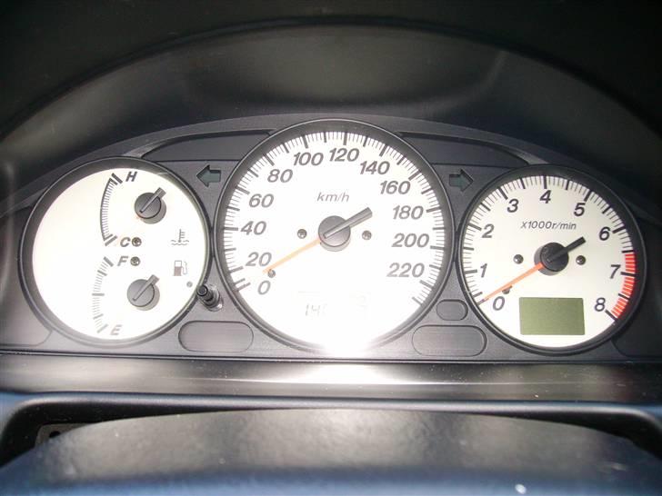 Mazda Protege 5 SPORTIVE - Hvide Urskiver standart på SPORTIVE modellen billede 5