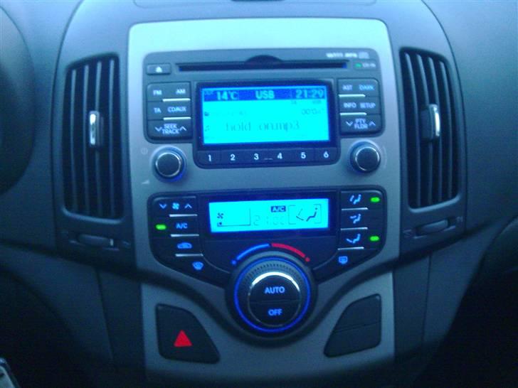 Hyundai I 30 1,6 Crdi SOLGT - Anlæget, og klima billede 13