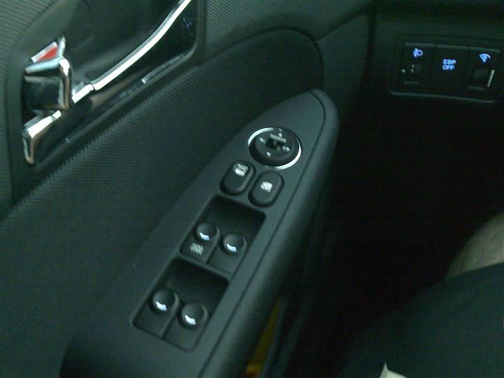 Hyundai I 30 1,6 Crdi SOLGT - Til de opvarmede spejle og elruder billede 18