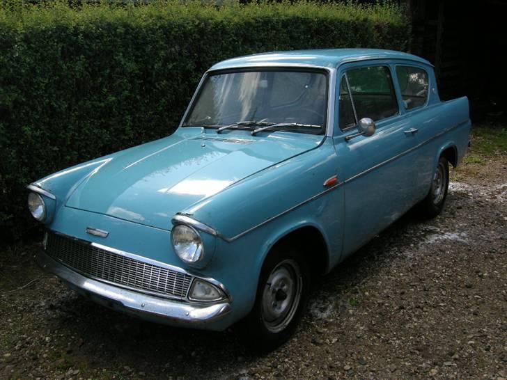 Ford Anglia 106E Deluxe - En vask hjælper altid på det billede 1