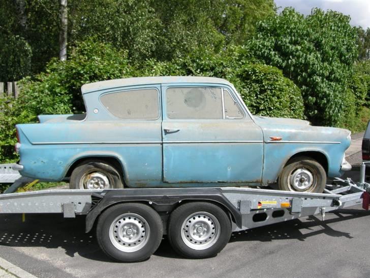 Ford Anglia 106E Deluxe - er lige kommet hjem med den på auto traileren billede 7