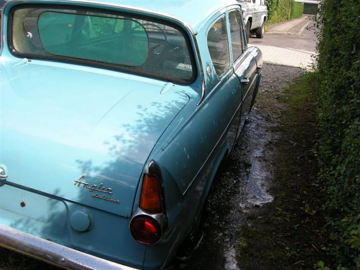 Ford Anglia 106E Deluxe - En vask hjælper altid på det billede 12