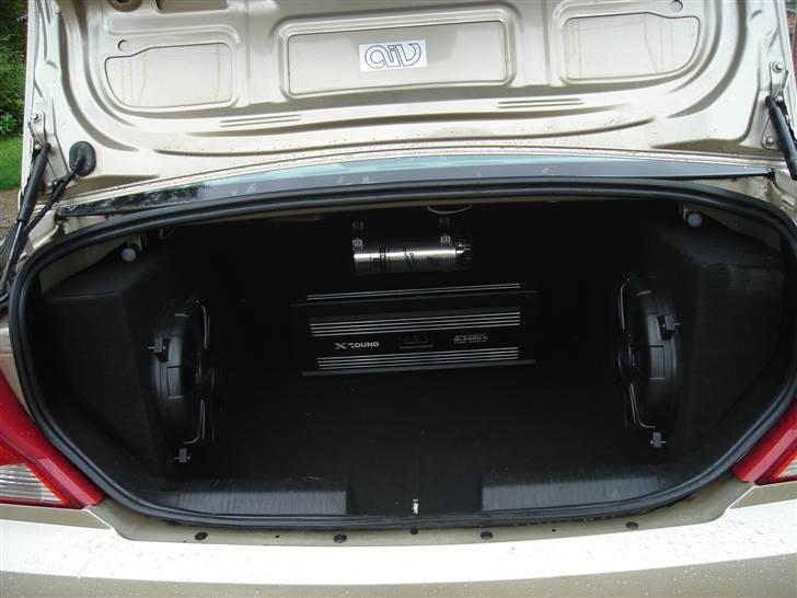 Ford Ghia Focus (Solgt) - Selvom den er bygget er der alligevel plads til 21 rammer Øl :) billede 3