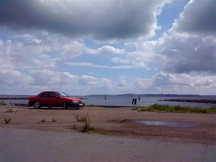 Ford Sierra DOHC - Synes den var så flot sammen med himlen :P billede 17