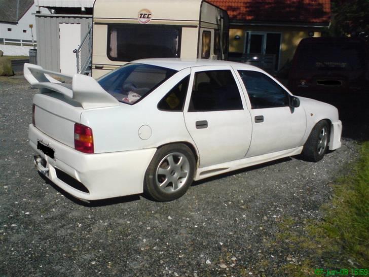 Opel vectra a rustet væk :D - som den ser ud nu. mangler en lakering og lidt fin pudseri billede 1