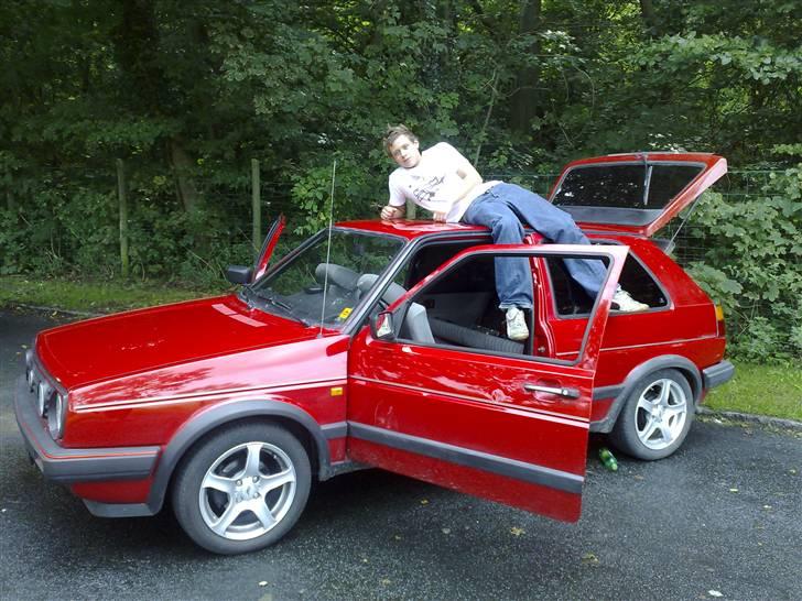 VW Golf II  total skadet - På vej til laden. ( PIt stop ) billede 1