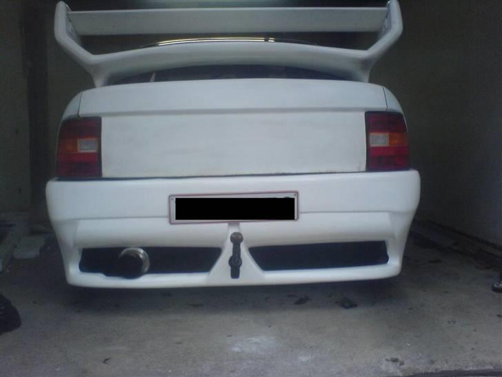 Opel vectra a rustet væk :D - så mangler der kun vingerne på siden så flyver vi ;) billede 7