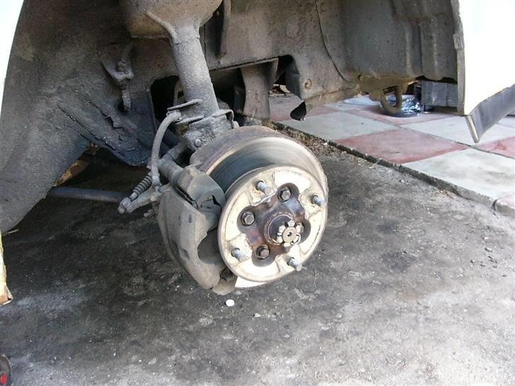 Subaru XT turbo 4x4 (solgt) - H.forhjuls leje skiftet d.d. 22/7-08 bemærk ventileret skiver :-) billede 7