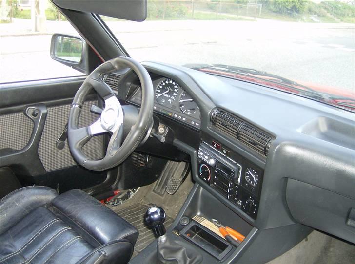 BMW E30 320i billede 8