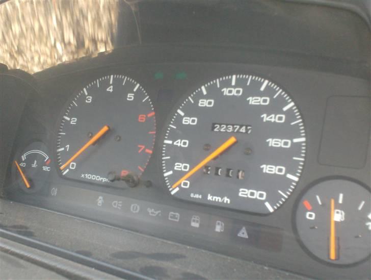 Mazda 626 2,0i solgt billede 9