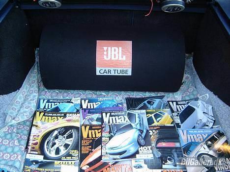 Ford Mondeo "SOLGT" - her er så subwooferen, med den store Vmax samling :D billede 6