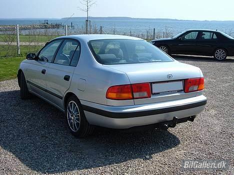 Toyota Carina E 1,8 GLX billede 2