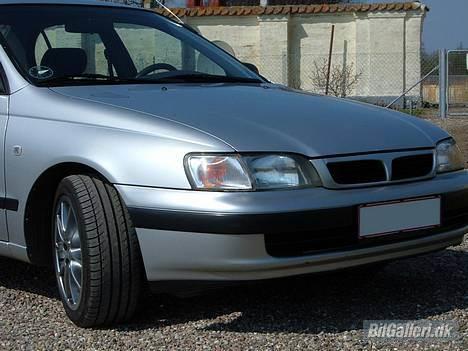 Toyota Carina E 1,8 GLX - Klare sideblinklysglas og emblemfri motorhjelm billede 4