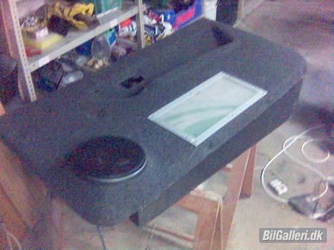 VW Golf II - Sorry for billed kvali! bag det grø/hvide papir gemmer sig en Lexanplade og et hul... Børstet alu-liste omkring. bliver svejst engang.. billede 3