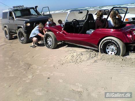 VW Beach Buggy TURBO  - løkken strand er blød helt oppe ved klitterene billede 1