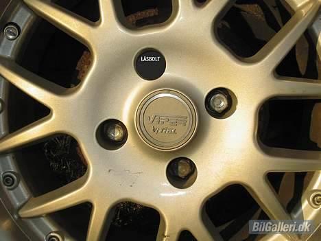 Ford Sierra 2.0 v6 -SOLGT- - Dejlige fælge. Men noget lort om vinteren..... Har censureret min låsbolt af sikkerhedsmæssige hensyn billede 4