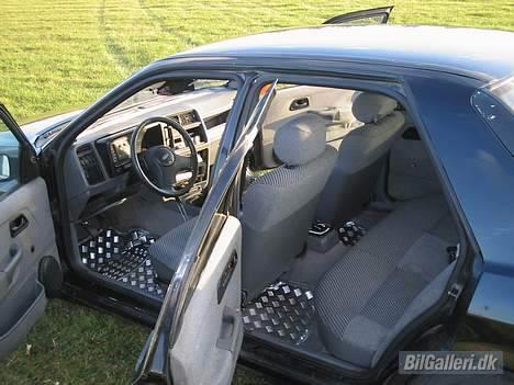 Ford Sierra 2.0 v6 -SOLGT- - Noget rigtig pis med de fake alu måtter..... billede 5