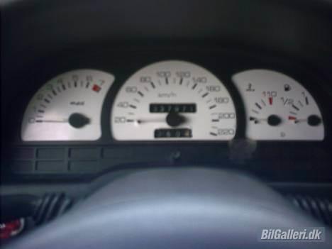 Opel vectra a 2.0i gls solgt - har monter hvid skive men blå lys bag ved  billede 4