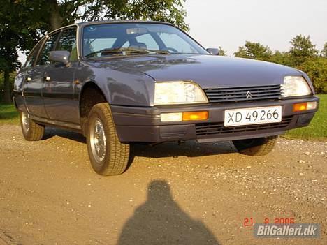 Citroën CX 25 GTI - Her skyder "kamelen" ryg og er parat til at vandre ned til vandhullet. Hun er en tørstig dame ... 8,5 km/L billede 2