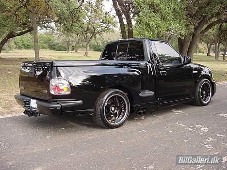 Ford Lightning SOLGT... - Godt billed af sidepipes i 2x3tommer, "Lexus" lygterne ryger sig en tur selv om det er org. lygterne.. billede 3