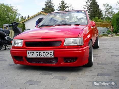 Opel Corsa a Cabriolet - Et billed af den nye kofanger og face-lift front.. billede 5