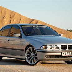 BMW E39 523i  