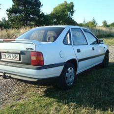 Opel Vectra A 2.0i GL *Solgt*