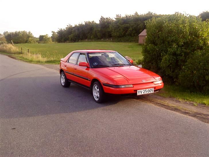 Mazda 323 F GLX - Som den stod da jeg købte den, med standard fjedre billede 1