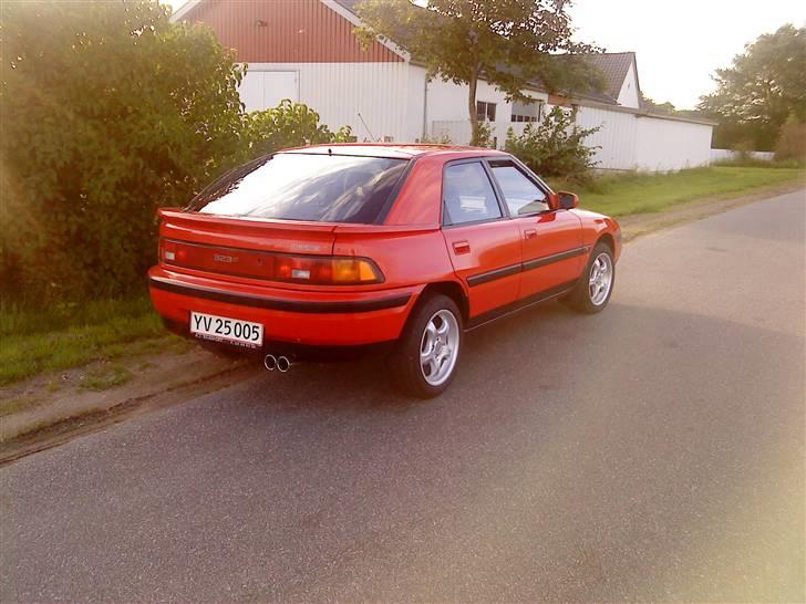 Mazda 323 F GLX billede 2