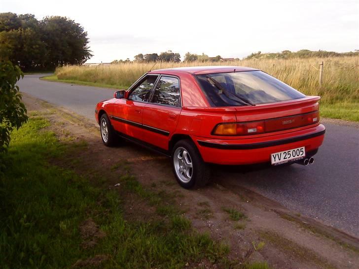 Mazda 323 F GLX billede 3