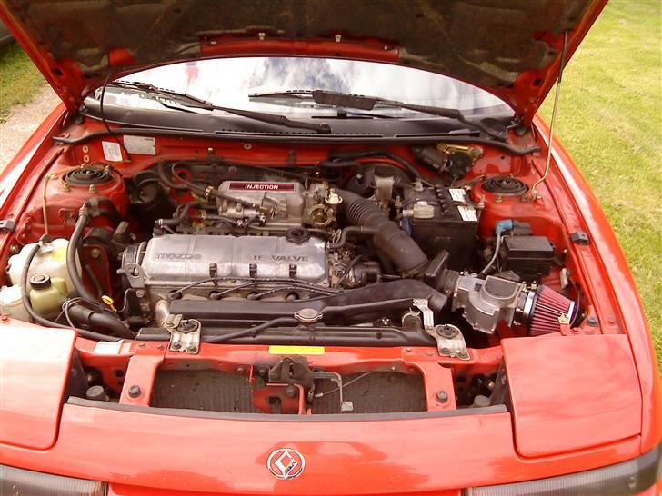 Mazda 323 F GLX - Har lige monteret Kn filter syntes bare ikke de gav meget lyd.. så der kom standard filter på igen billede 4