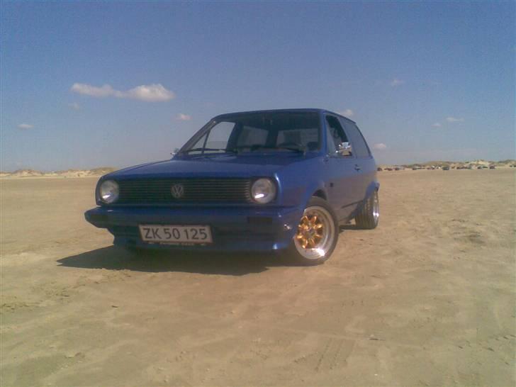 VW Polo - En dag i ferien hvor mig en min gode kammerat kørte til Rømø. Den ku lige og lige komme ind på stranden hvor den skrabte på, og det gjorde den os rigtig meget ude på stranden selvom man hele tiden holder øje med humpler ;) billede 20
