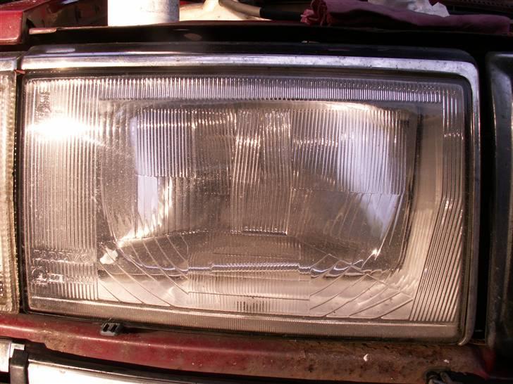 Volvo 240 GL R.I.P. - Forlygte før behandling billede 10