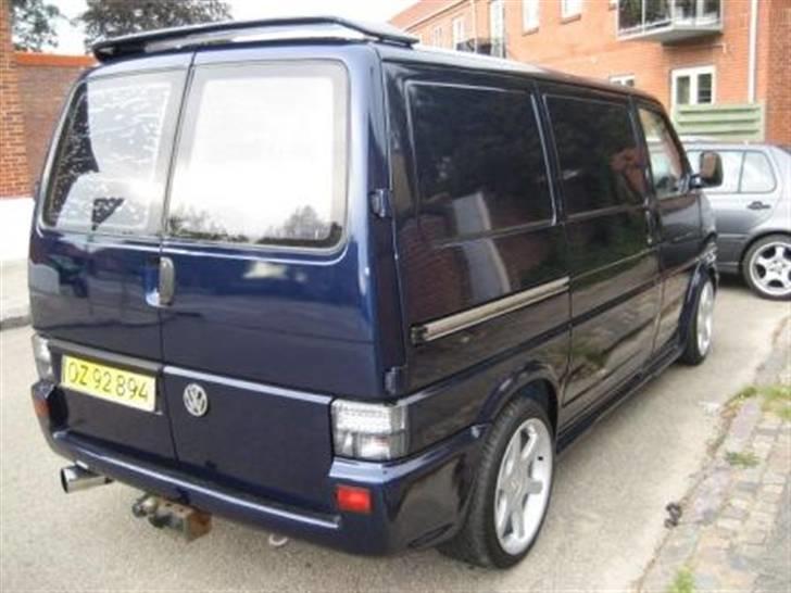VW TRANSPORTER. SOLGT - mangler lige nyt solfilm. men det er jo ferietid, så det bliver først derefter billede 7