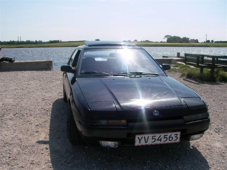 Mazda 323F billede 1