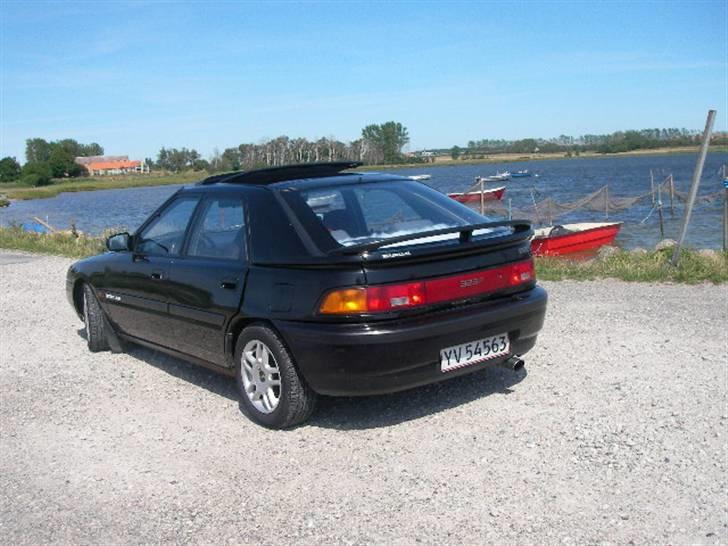 Mazda 323F billede 2