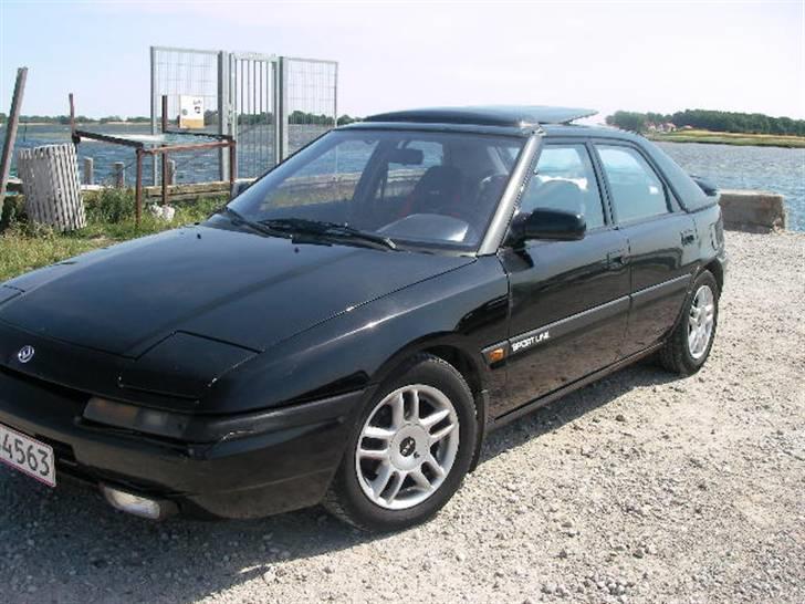 Mazda 323F billede 3