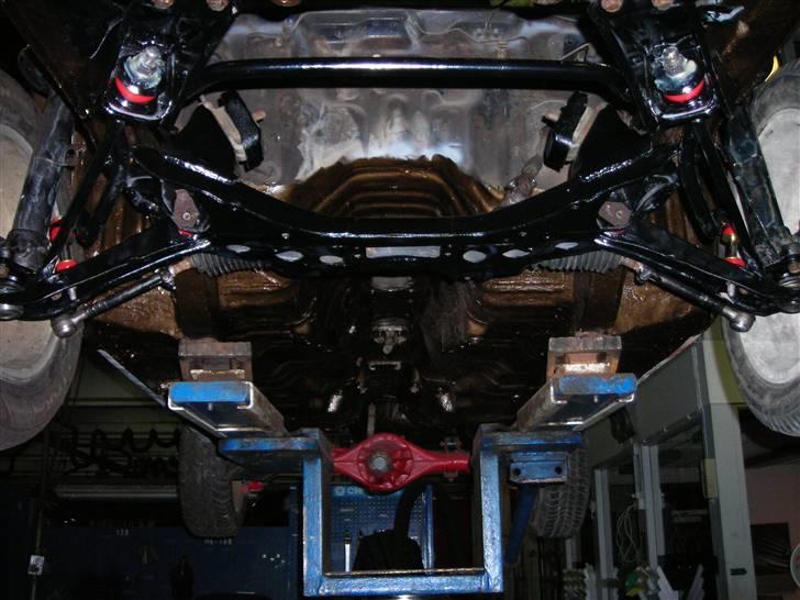 Toyota corolla gt ae86 solgt - ALT i undervognen har fået en tur som i kan se der er ikke sprunget over nogen steder billede 16