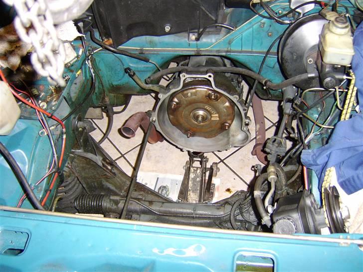 Ford Taunus 2,3 Ghia S "Solgt" - Nu da maskinen alligevel er ude kan der gøres klar til forlygtevaskere.  billede 19