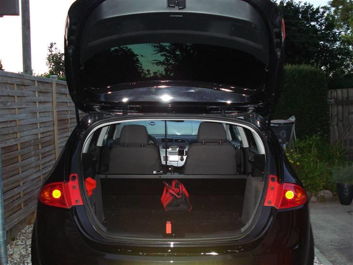 Seat Leon Van (solgt) - der er ok plads når bagsædet er hevet ud! billede 6