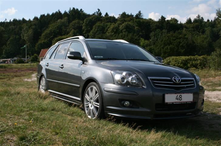 Toyota Avensis - her står den færdige udgave af bilen, mangler dog easyblink, men det kan man jo ikke lige se billede 1