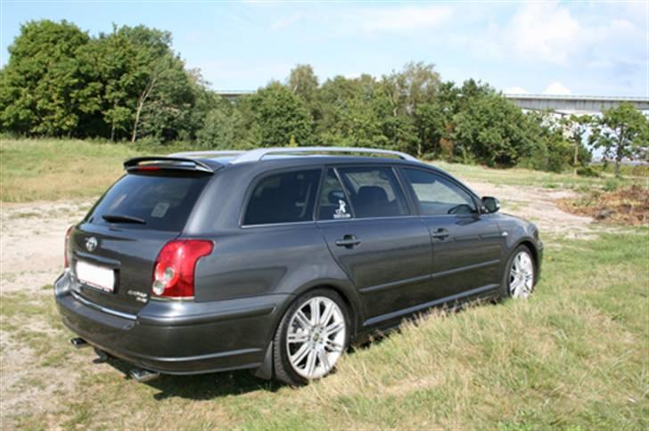 Toyota Avensis - fra siden billede 2