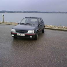 Peugeot 205 GTI 