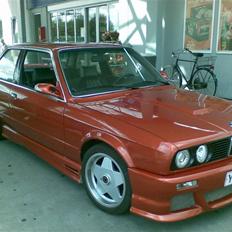 BMW E30 320I Solgt