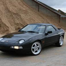 Porsche 928 S4