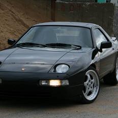 Porsche 928 S4